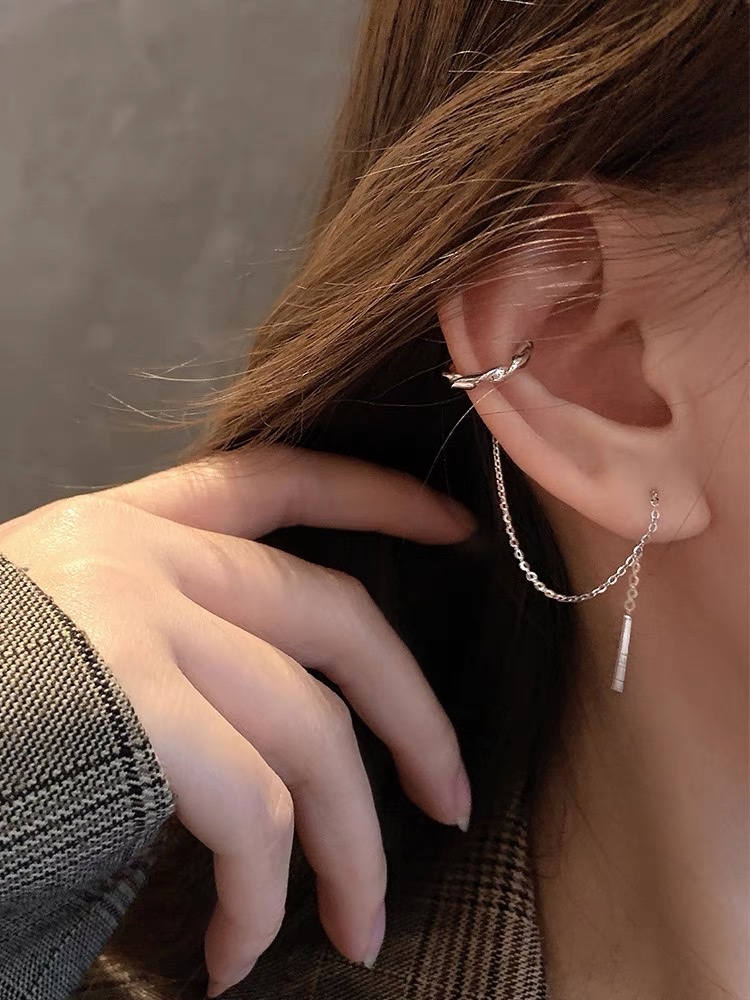 All-925 sterling silver sparkling diamond pearl ear buckles, simple women's summer trendy texture, heavy industry cold style, light luxury earrings Application Scenario