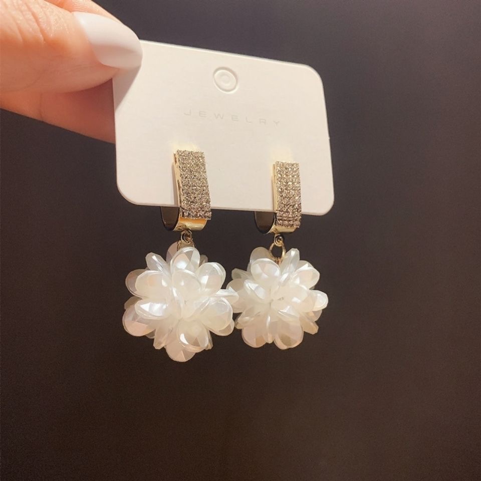 2021 new fashion South Korea Dongdaemun white petal ball earrings fashion net red S925 silver needle earrings female thumbnail