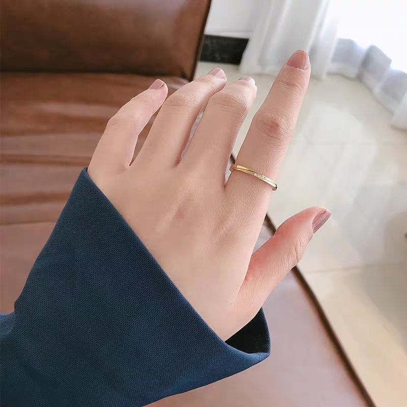 A new Korean micro-set diamond zircon ring, a simple and elegant women's gold joint tail ring Application Scenario