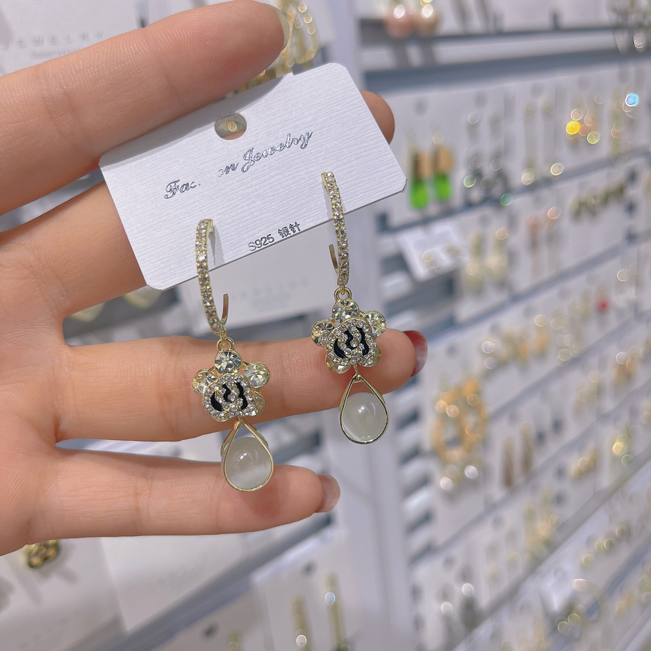 Earrings 2021 new trend design stylish small exquisite earrings earrings s925 silver anti-allergy earrings women thumbnail