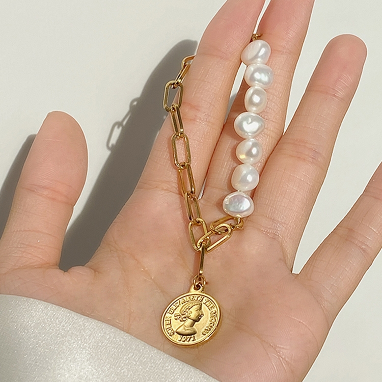 Color preserving French natural pearl chain gold coin portrait bracelet niche metal bracelet bracelet