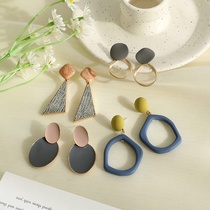 Stud earrings E27