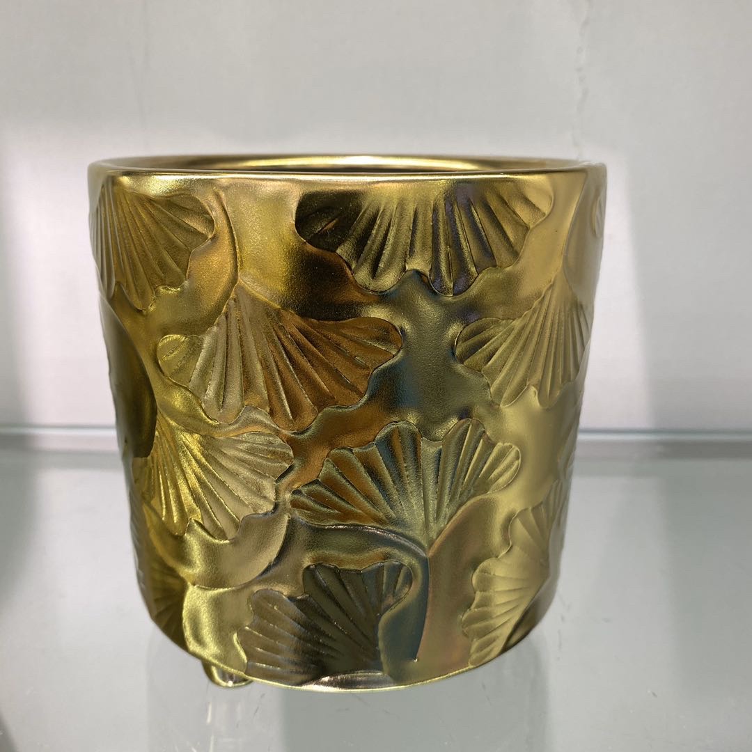 Simulated potted plants, ceramic flowerpots, electroplated gold flowerpots, succulent flowerpots, ceramic handicrafts, living room decoration, home, European luxurious, fashionable and creative dry flower arrangement, simulated flowers, home decoration items, golden castle vases detail image 6