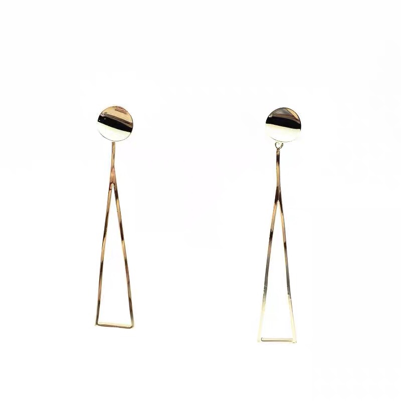 Simple and stylish metal round plate hollowed-out triangular stud earrings are popular casual earrings