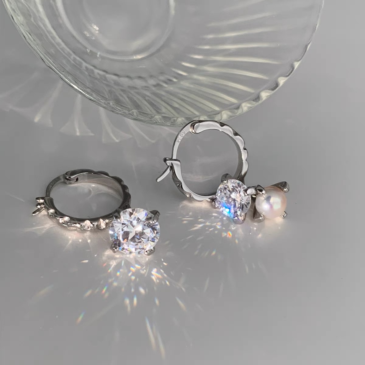 All-925 sterling silver sparkling diamond pearl ear buckles, simple women's summer trendy texture, heavy industry cold style, light luxury earrings Specification image