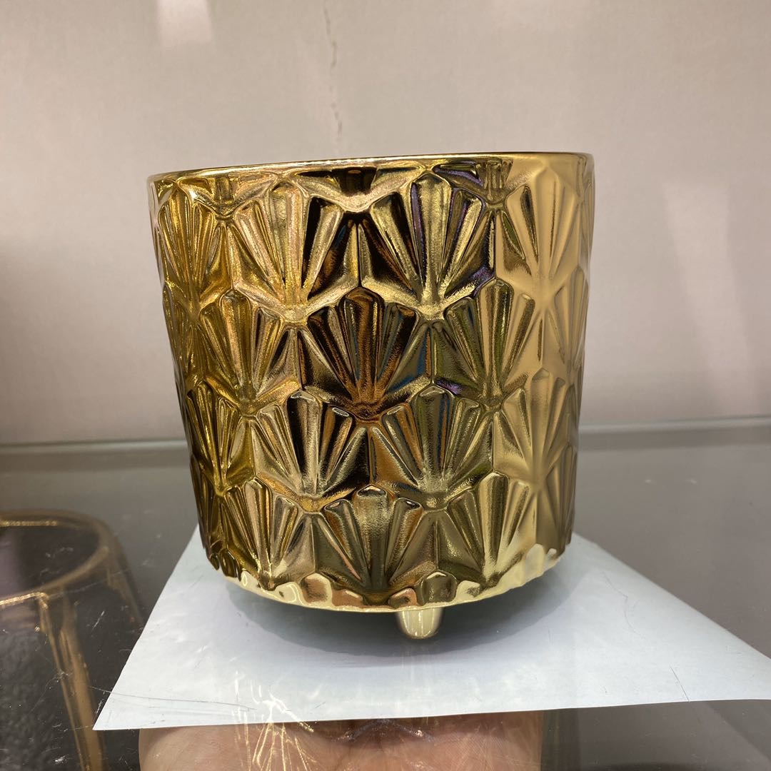 Simulated potted plants, ceramic flowerpots, electroplated gold flowerpots, succulent flowerpots, ceramic handicrafts, living room decoration, home, European luxurious, fashionable and creative dry flower arrangement, simulated flowers, home decoration items, golden castle vases detail image 8
