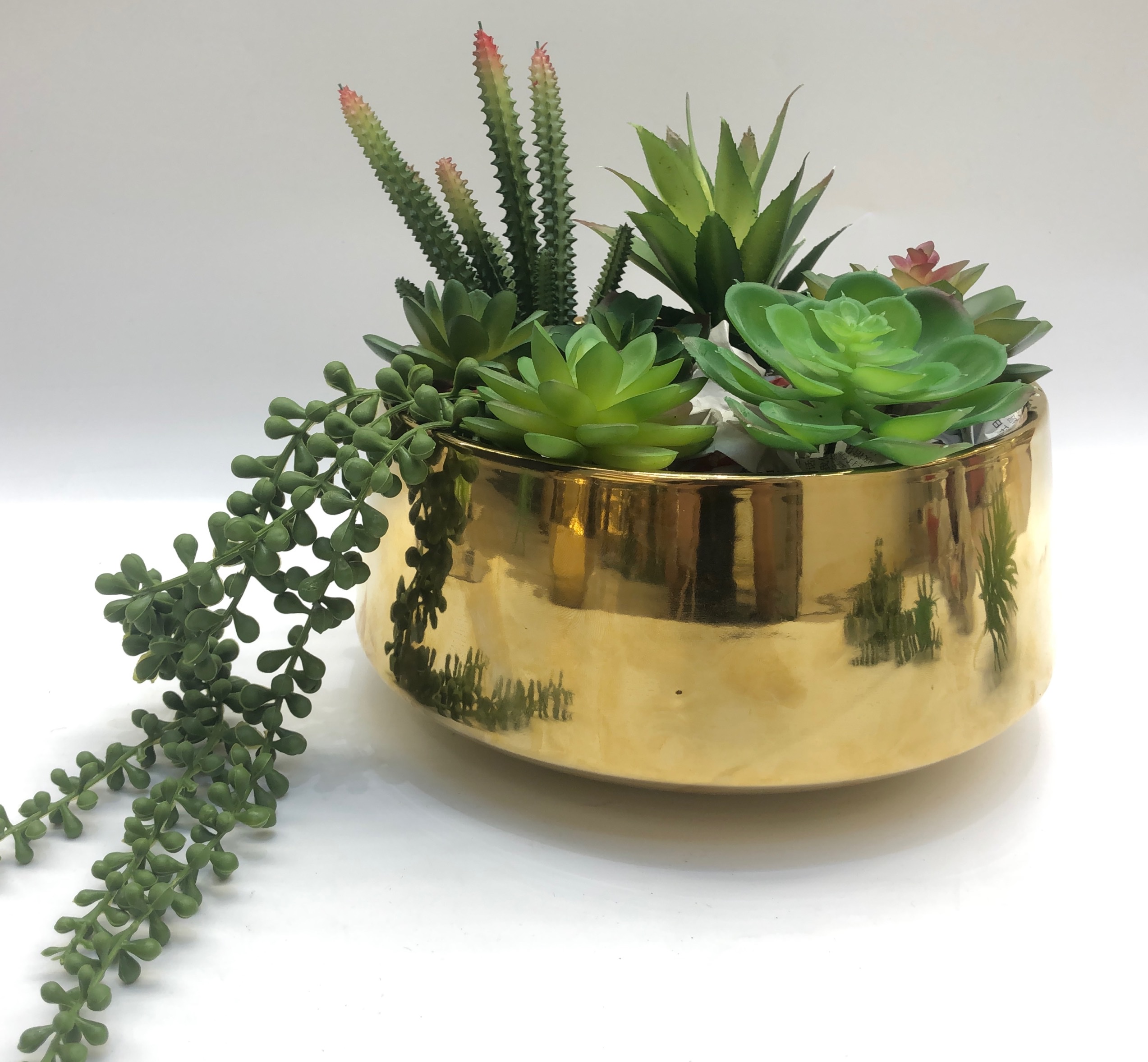 Simulated potted plants, ceramic flowerpots, electroplated gold flowerpots, golden castle vases, ceramic handicrafts, living room decoration, home decoration, European luxurious, fashionable and creative dry flower arrangement, simulated flowers, home decoration, Christmas Item Picture