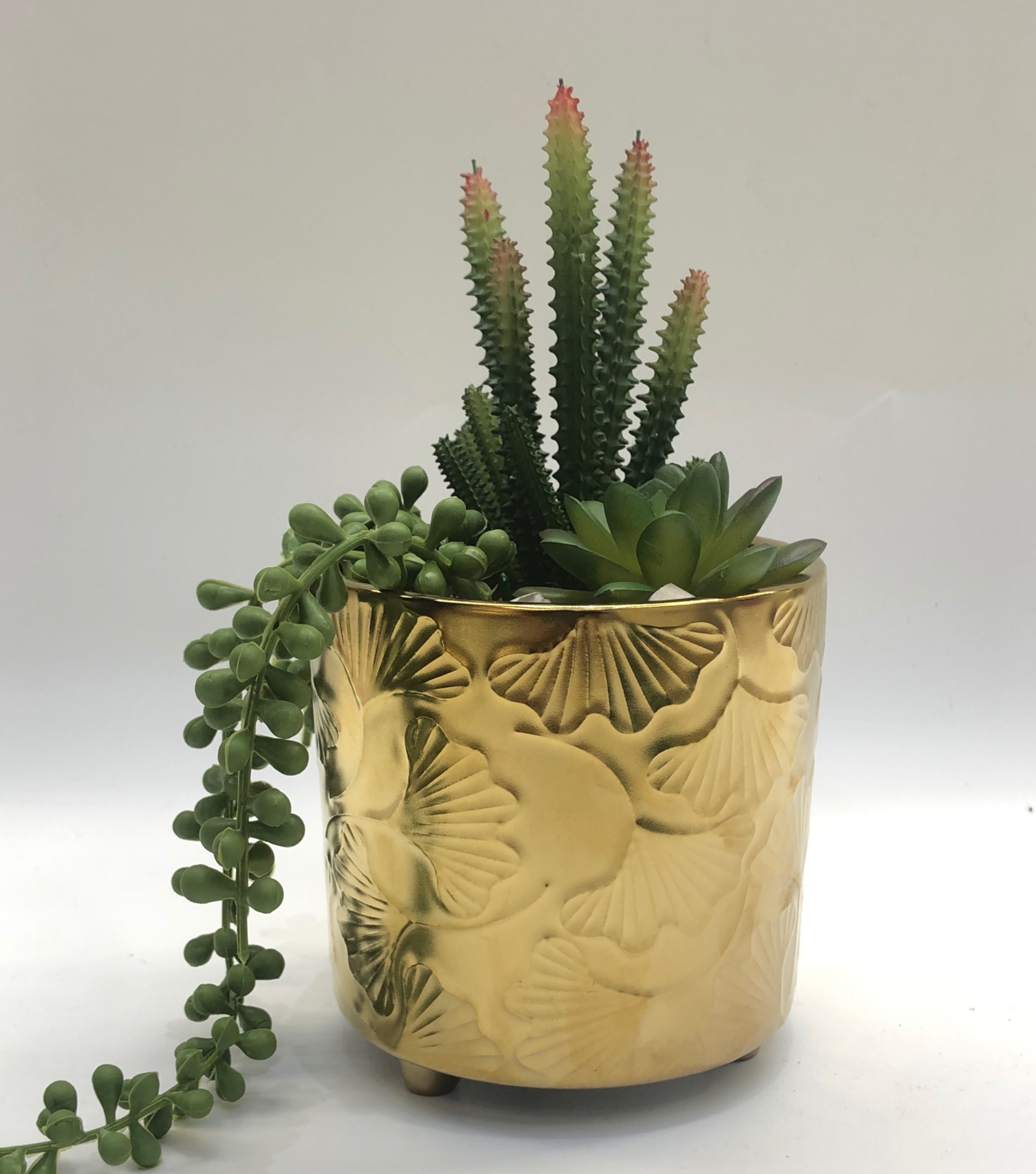 Simulated potted plants, ceramic flowerpots, electroplated gold flowerpots, golden castle vases, ceramic handicrafts, living room decoration, home decoration, European luxurious, fashionable and creative dry flower arrangement, simulated flowers, home decoration, Christmas Specification image