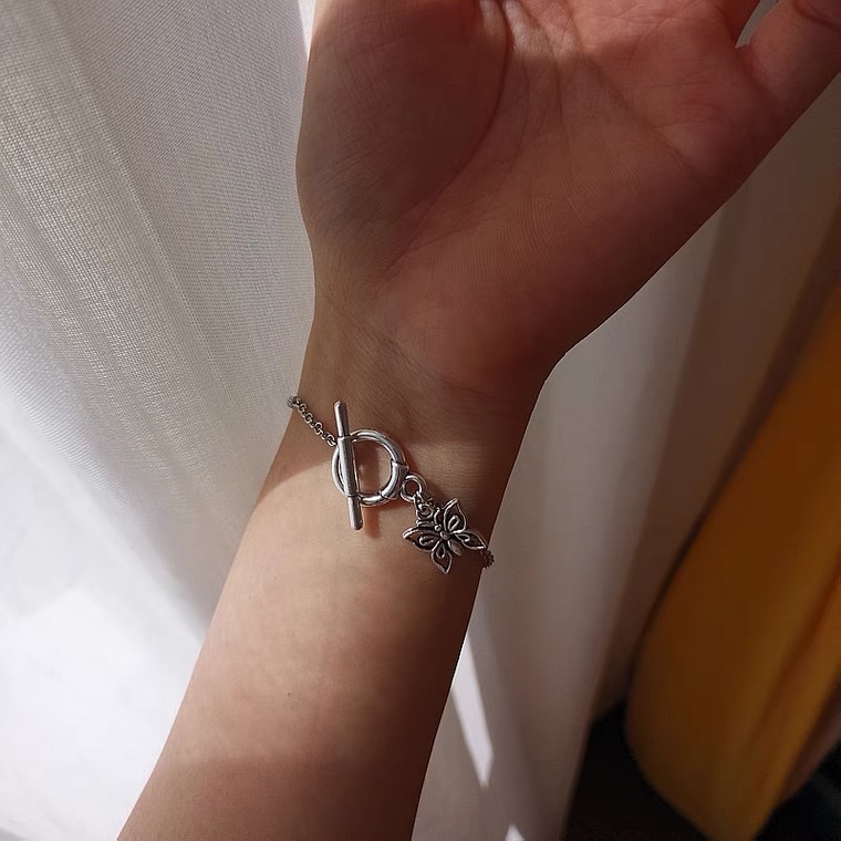 Korean retro butterfly bracelet, retro silver, unique and versatile, aged collarbone chain, the same style chain bracelet, ins style for girls Specification image