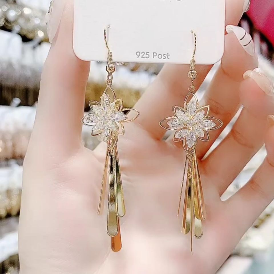 2021 new fashion light luxury high-end design explosion lotus fringe long earrings temperament fashion girl earrings thumbnail