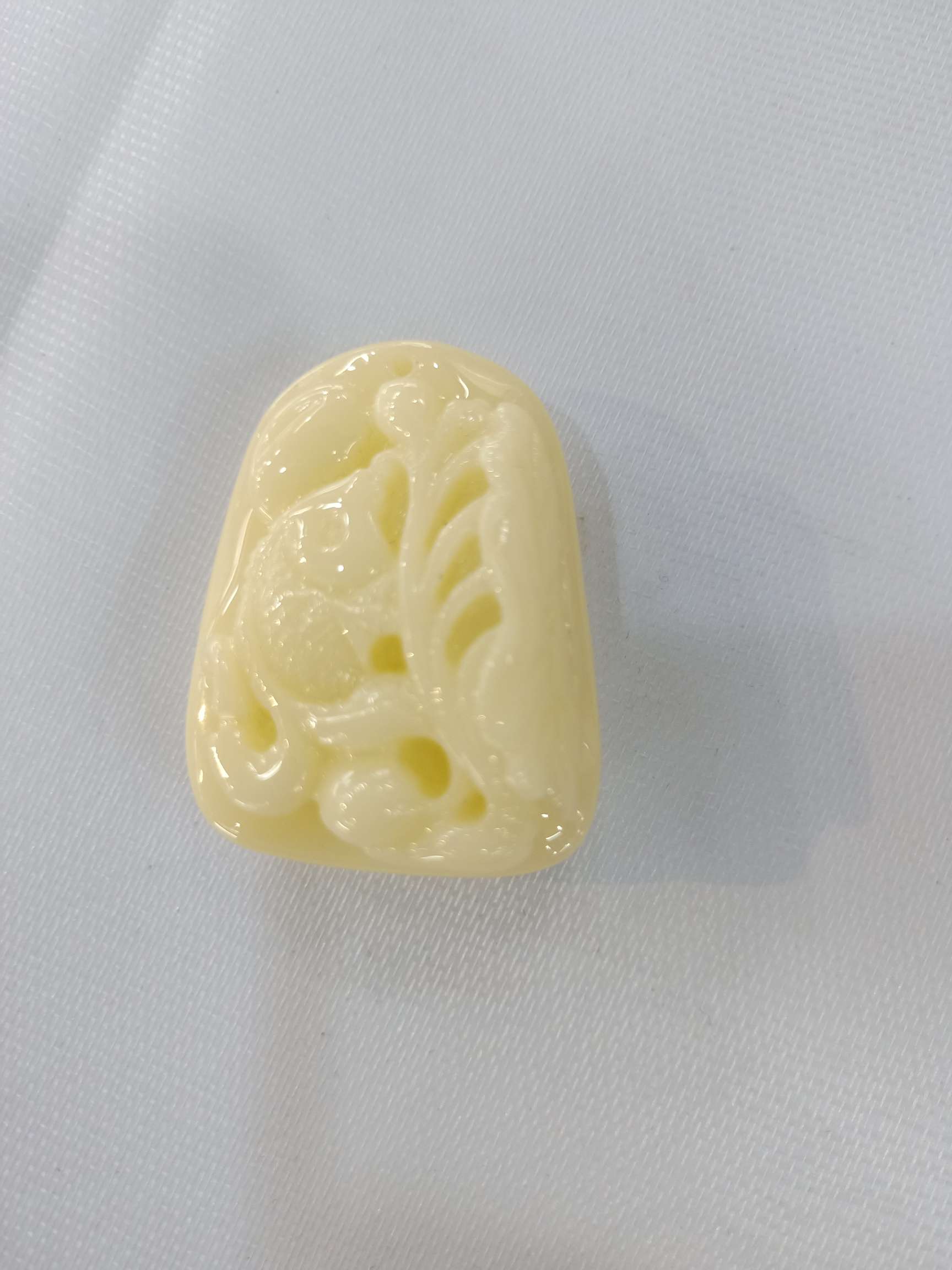 天然鸡油黄蜜蜡吊坠产品图