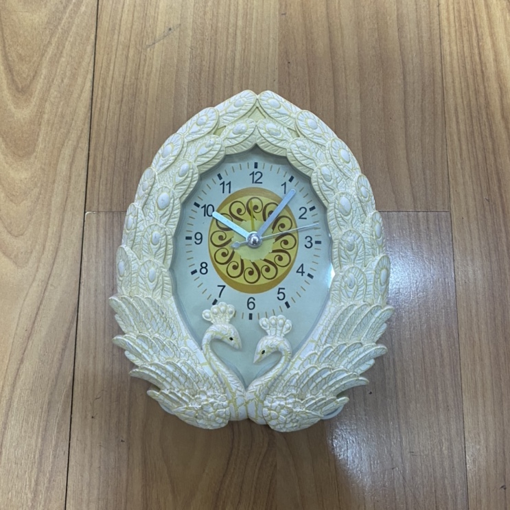 米黄双孔雀闹钟