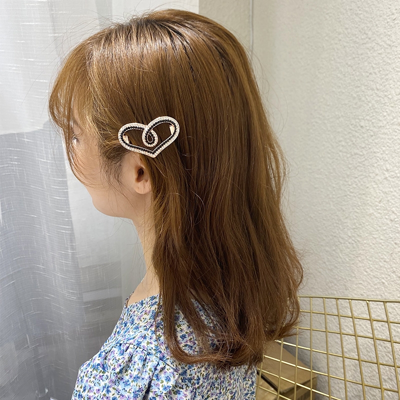 Bobby pin clip. -22