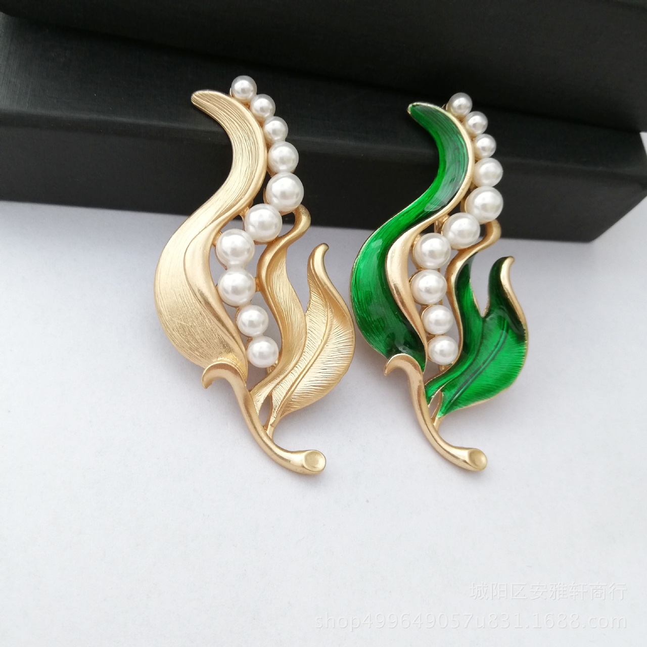 Western retro leaf pearl brooch new matte female corsage pin source manufacturers