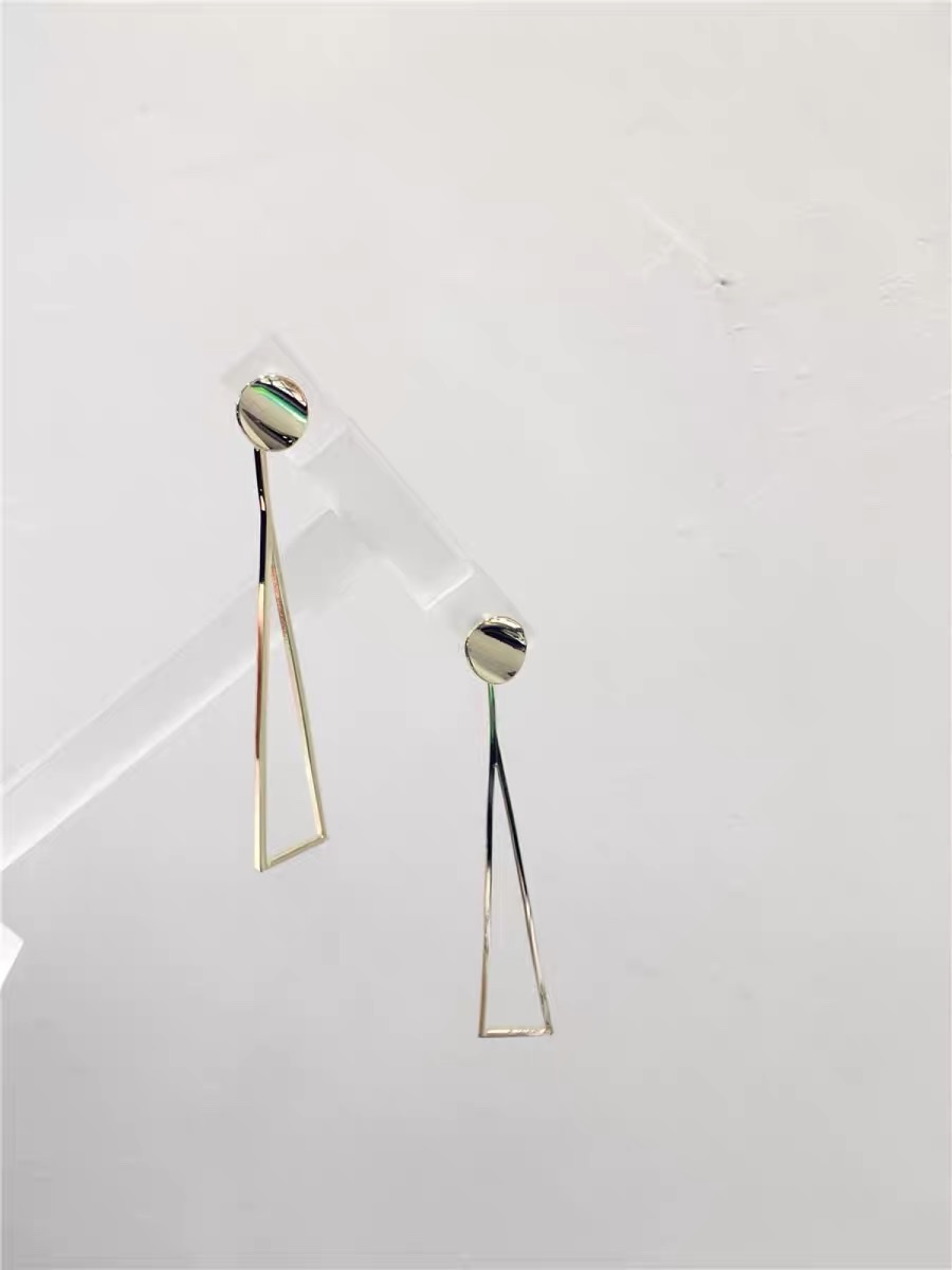Simple and stylish metal round plate hollowed-out triangular stud earrings are popular casual earrings details Picture