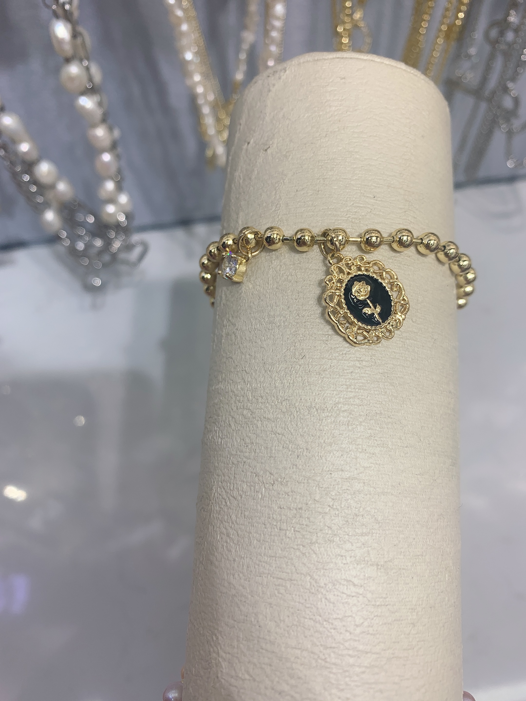 French retro chanel-style round bead bracelet Item Picture