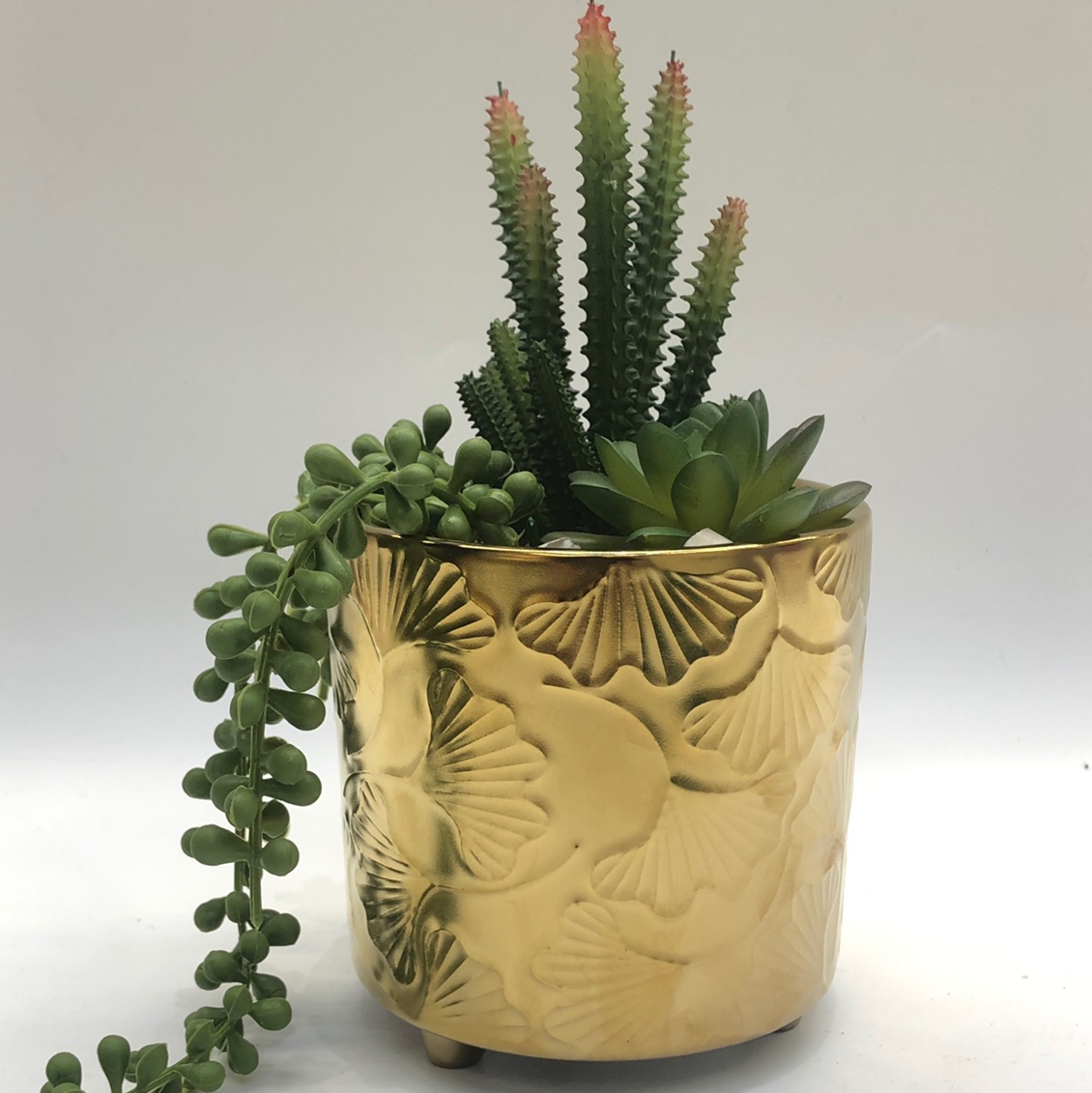 Simulated potted plants, ceramic flowerpots, electroplated gold flowerpots, succulent flowerpots, golden castle vases, handicrafts, living room decoration, home decoration, European luxury, fashionable and creative dry flower arrangement, simulated flowers, home decoration, Christmas 6