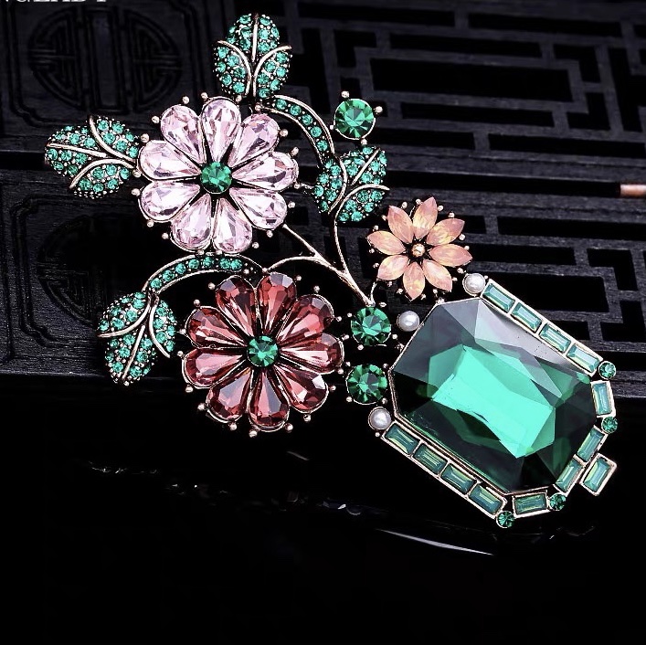 Vase flower brooch