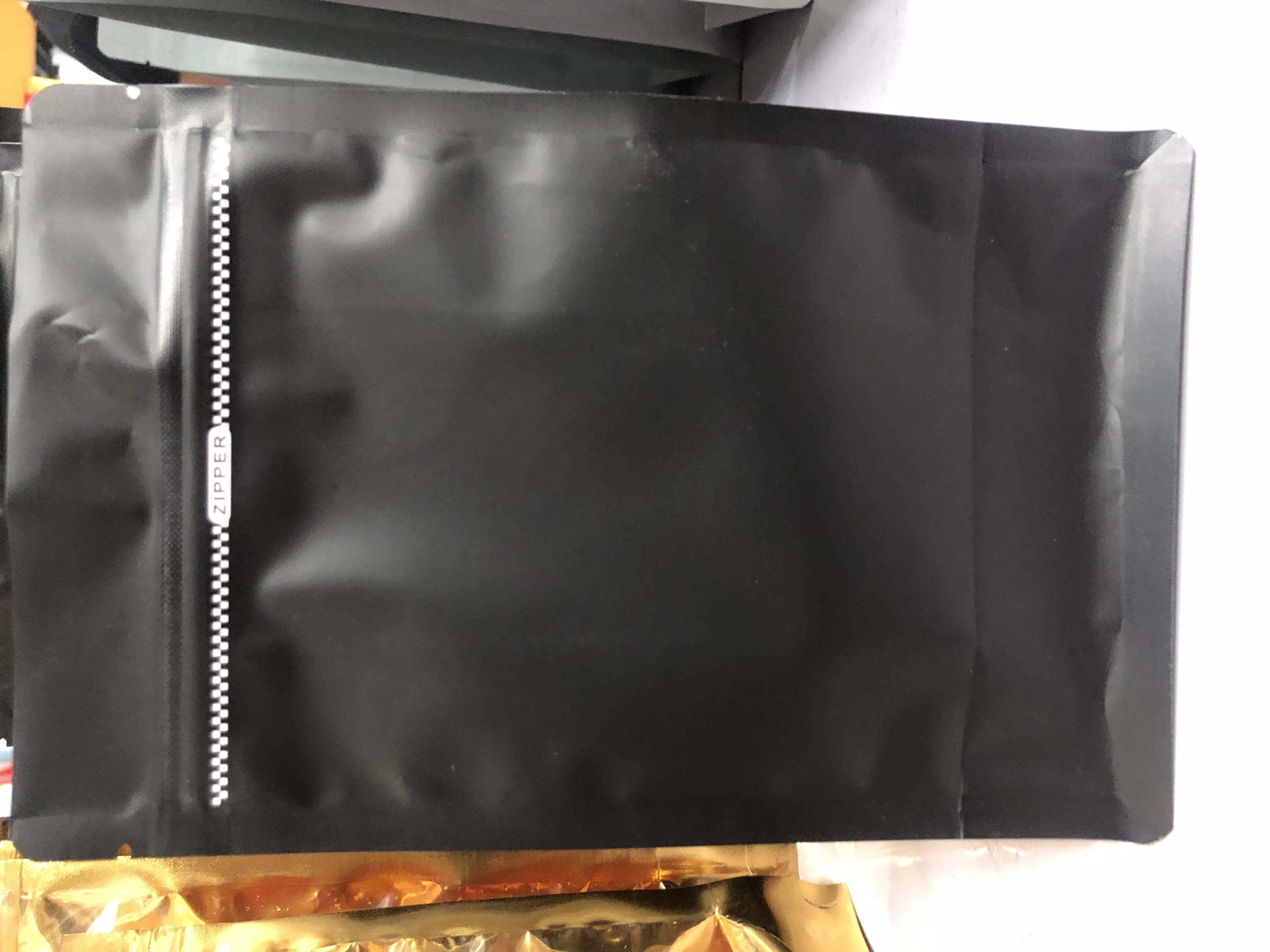 Coffee bag color aluminum foil bag octagonal sealing square zipper bag food bag medium black Application Scenario