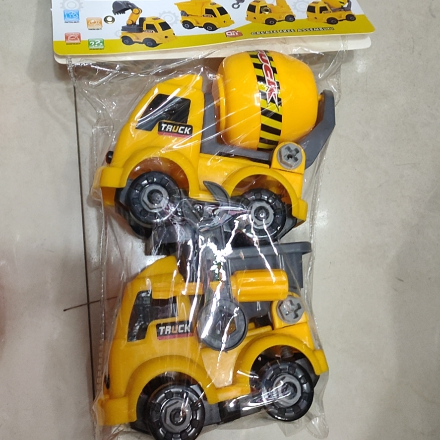 两个套工程车                                                      