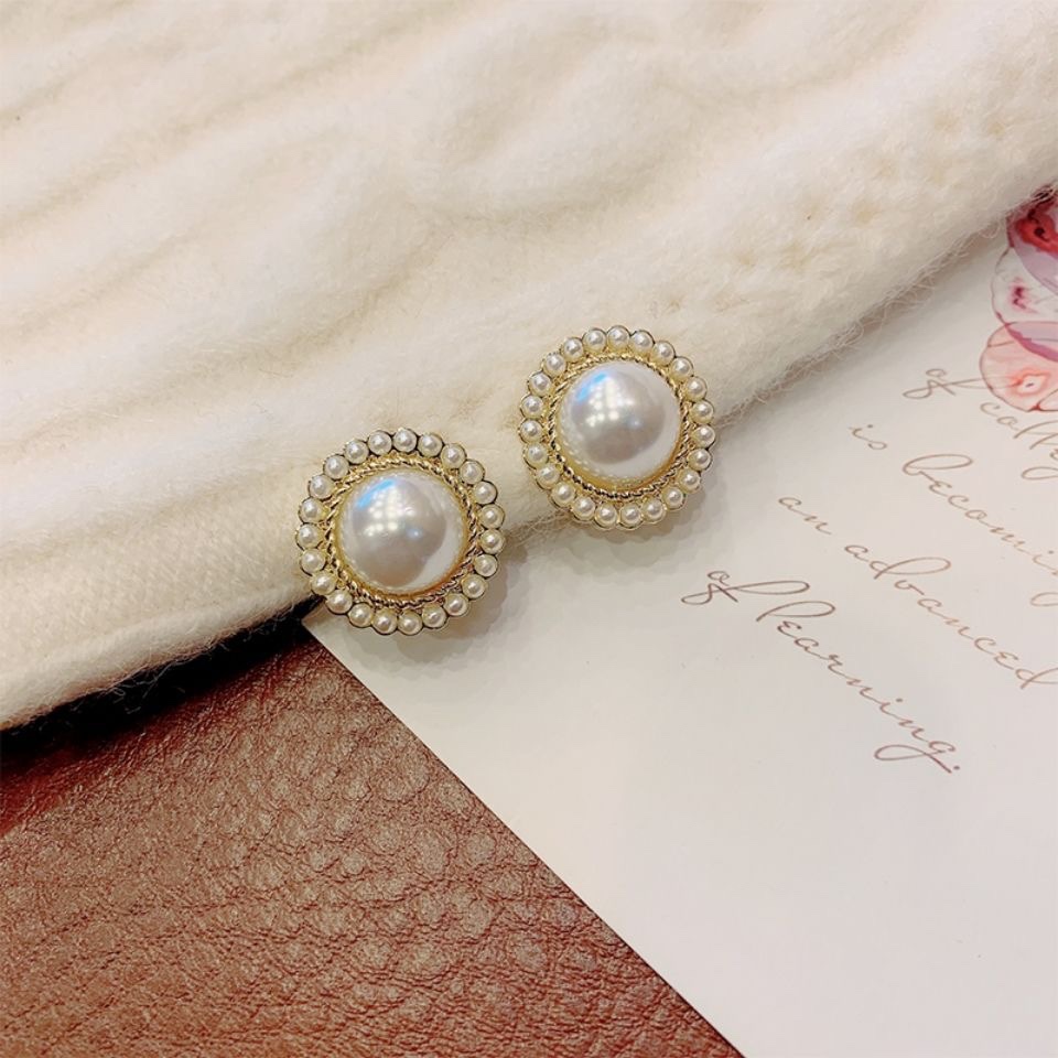 Silver needle simple exaggerated large pearl studs 2020 new fashion South Korean temperament net red earrings cold wind ear accessories thumbnail