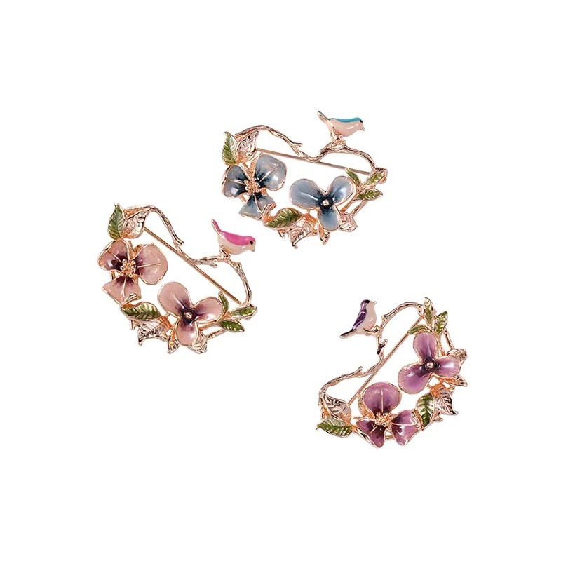 Court brooch