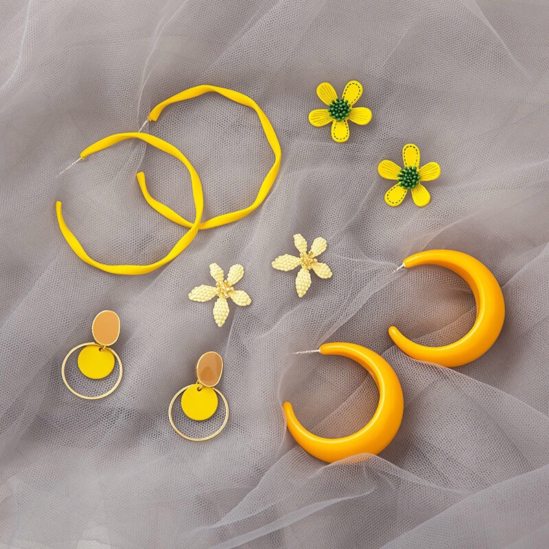 Stud earrings E21