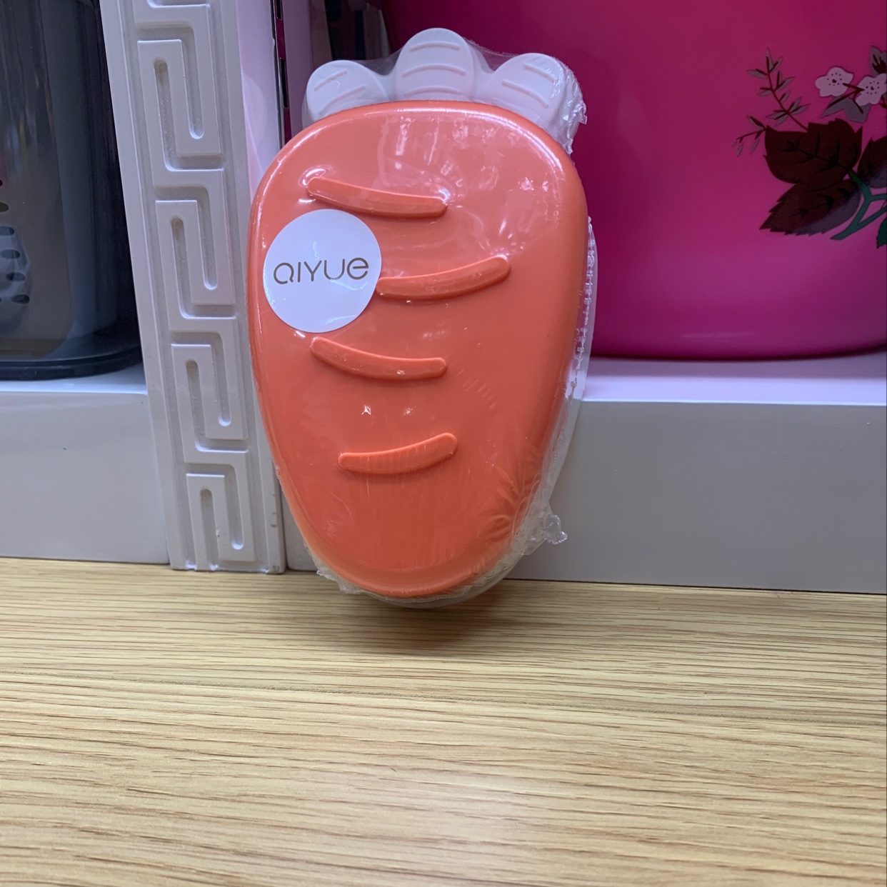 Radish Soap Box With Cover Travel Portable Waterproof Household Toilet Bathroom Drain Creative Design Cartoon Fragrance Specification drawing