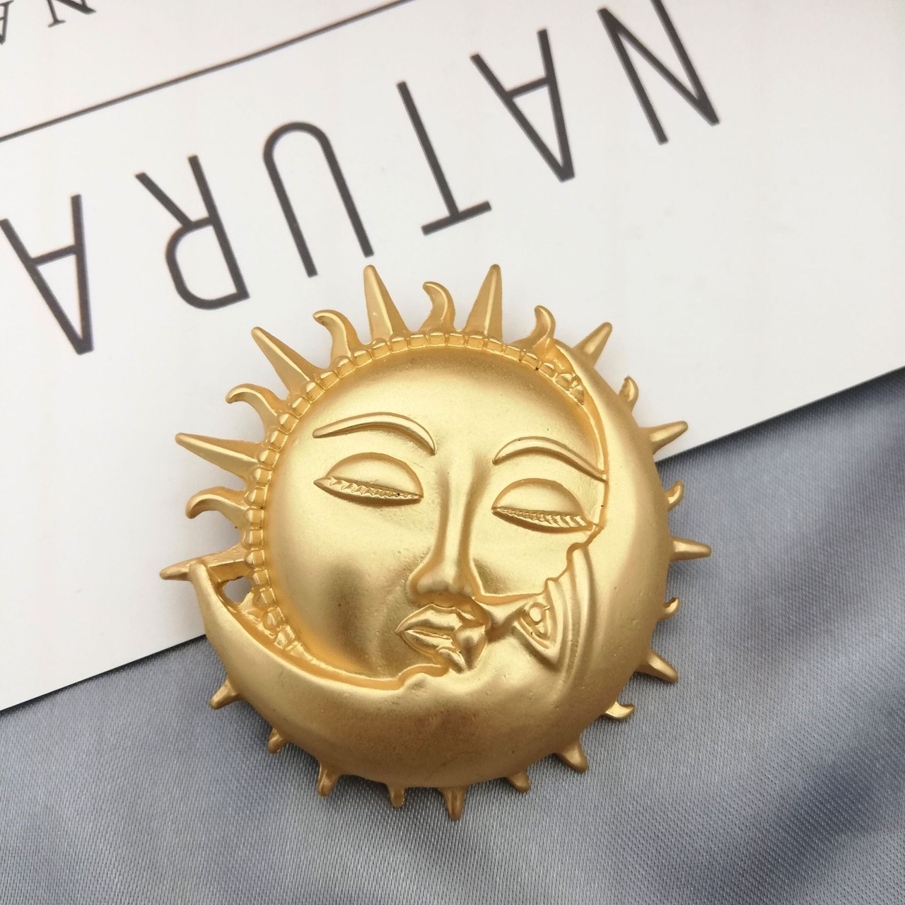 Europe and the United States fashion creative sun God moon God sun and moon with matte gold brooch dress decoration corsage female wholesale