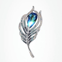 Micro-feathered brooch