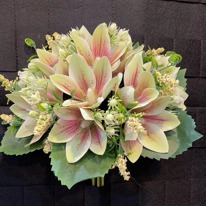 Lily bundle