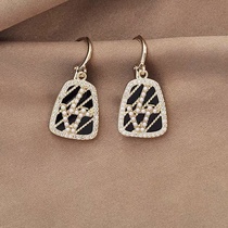 Exquisite luxury atmosphere personality grade network red with the same holiday earrings