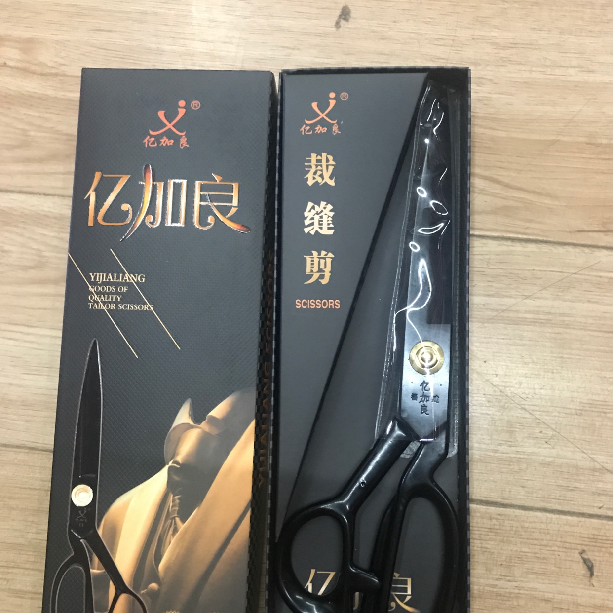 11寸加良黑色剪刀细节图