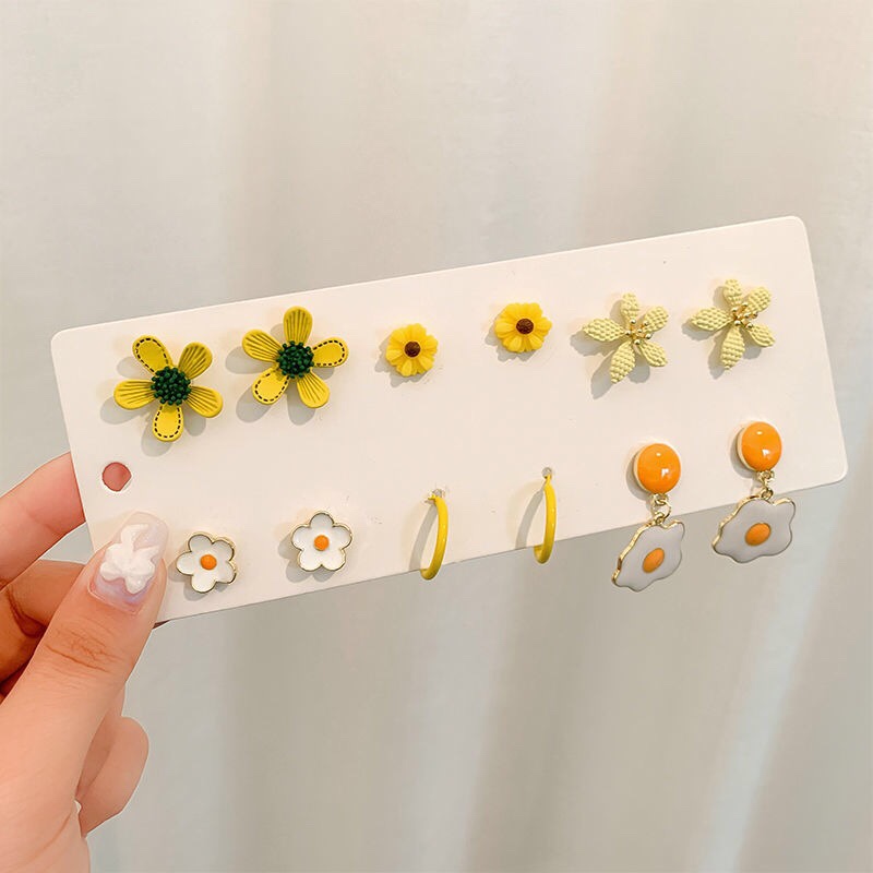 Stud earrings E60