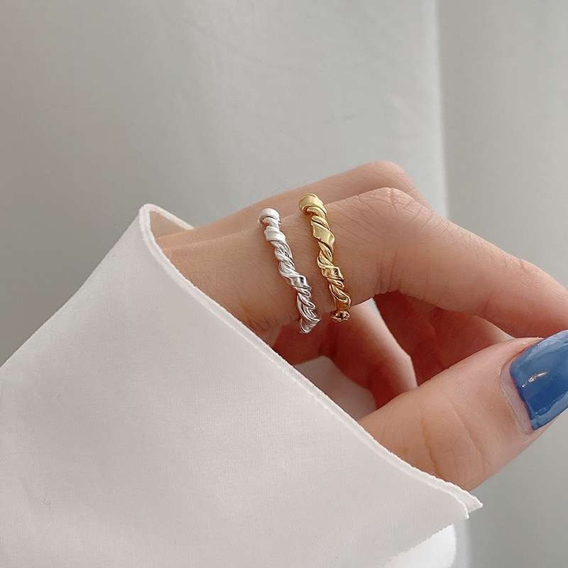 Handcrafted plain silver twisted knot ring, fashionable women's ring, design sense, ins ring, trendy for women Item Picture