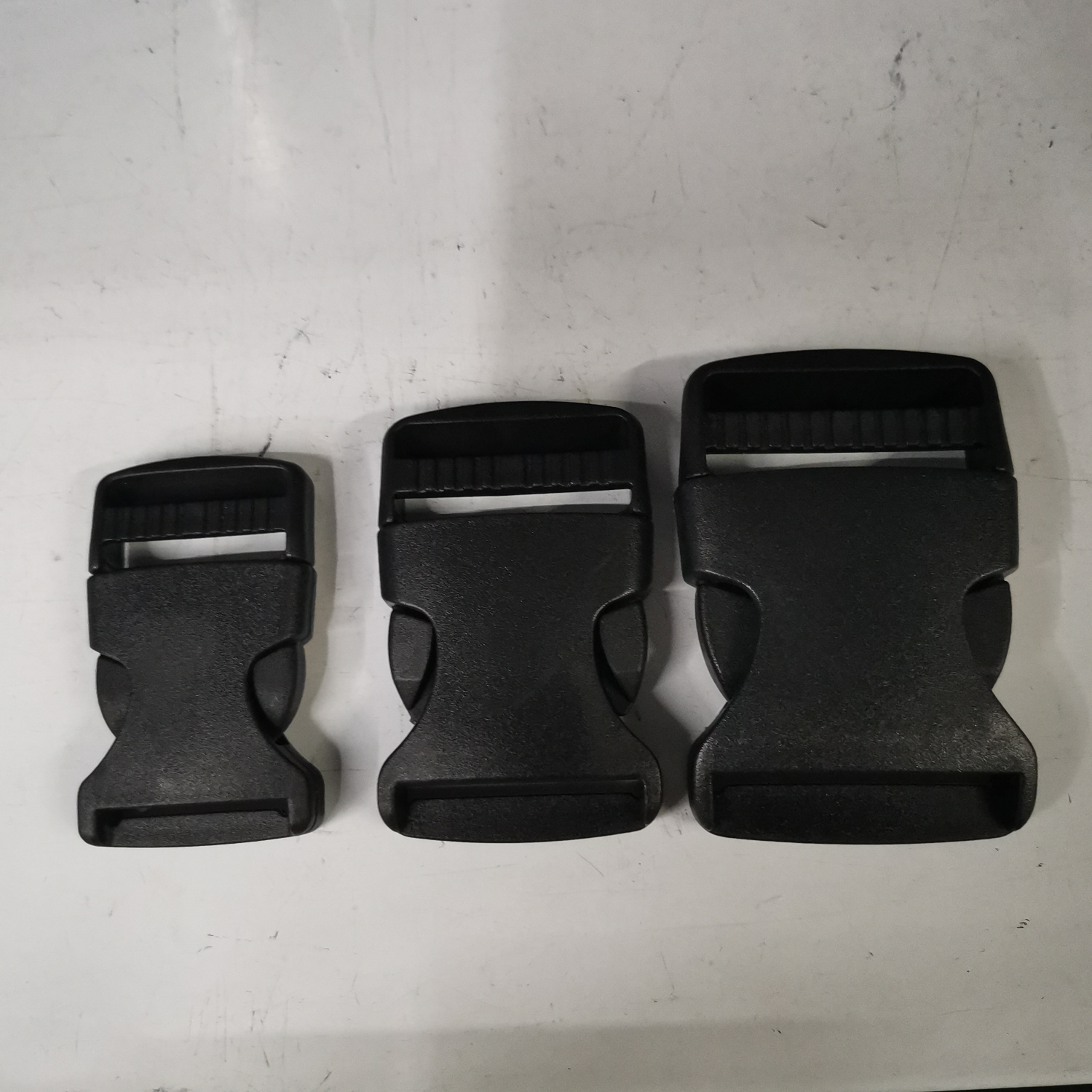 2021#2.5 Snap fasteners, factory direct sales of various hardware accessories, plastic accessories, pull heart fasteners, square fasteners, complete colors, wide variety, favorable prices. Welcome to customize with samples.