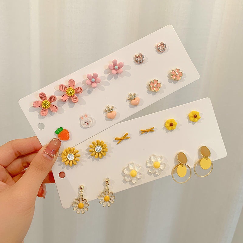 Stud earrings E40