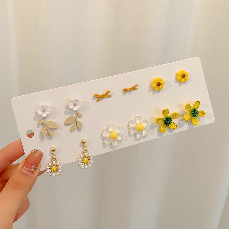 Stud earrings E61