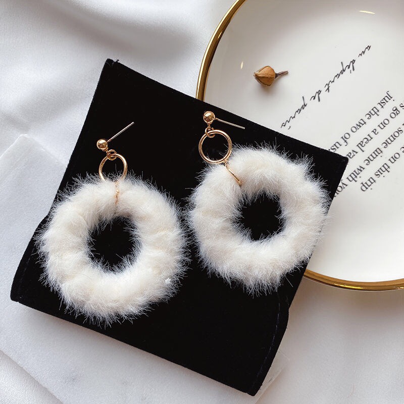 Stud earrings E93