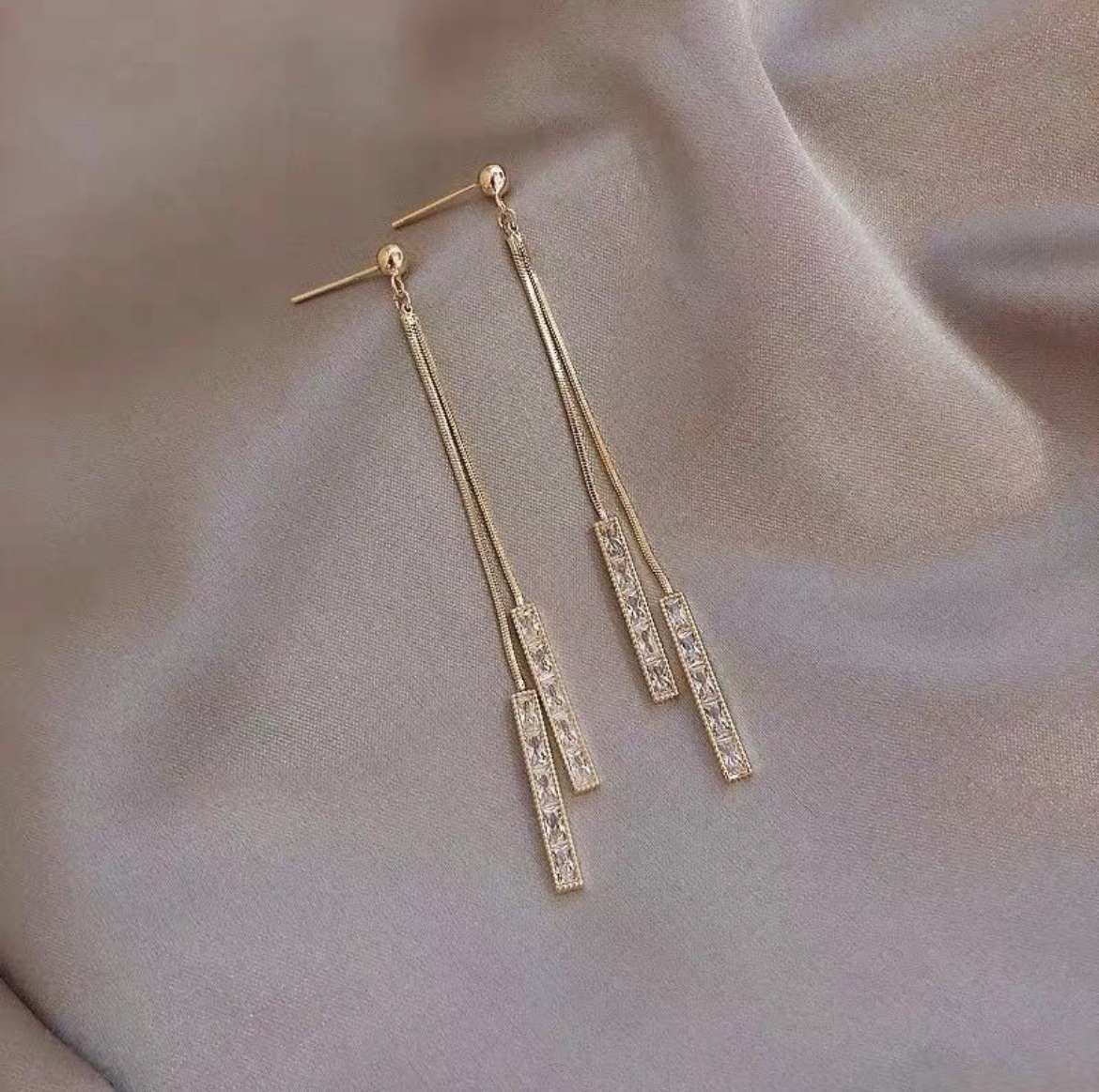 Wholesale of new fairy-like copper-plated real gold long multi-layer elegant tassel earrings and silver needle earrings for women to shape their faces
