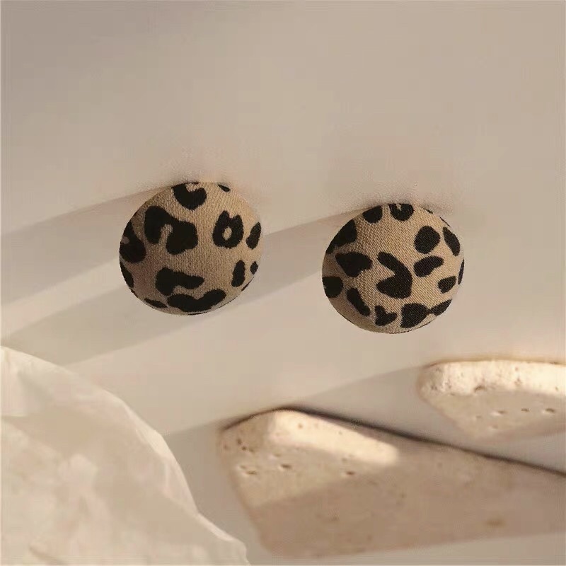 Simple design round leopard print trendy and personalized stud earrings for spring, summer, autumn and winter details Picture