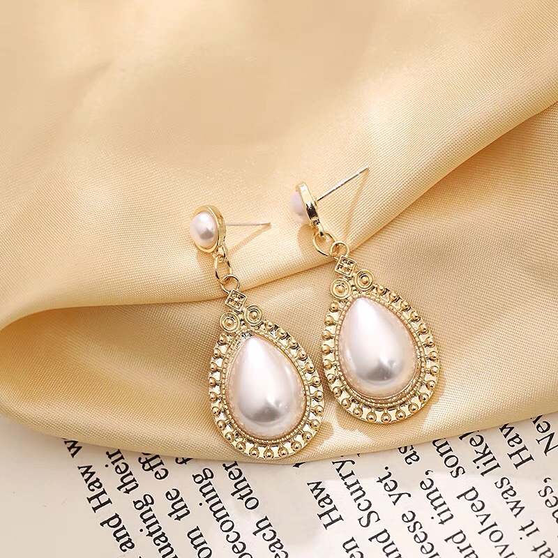 Classic pearl Bohemian folk style court Lolita earrings