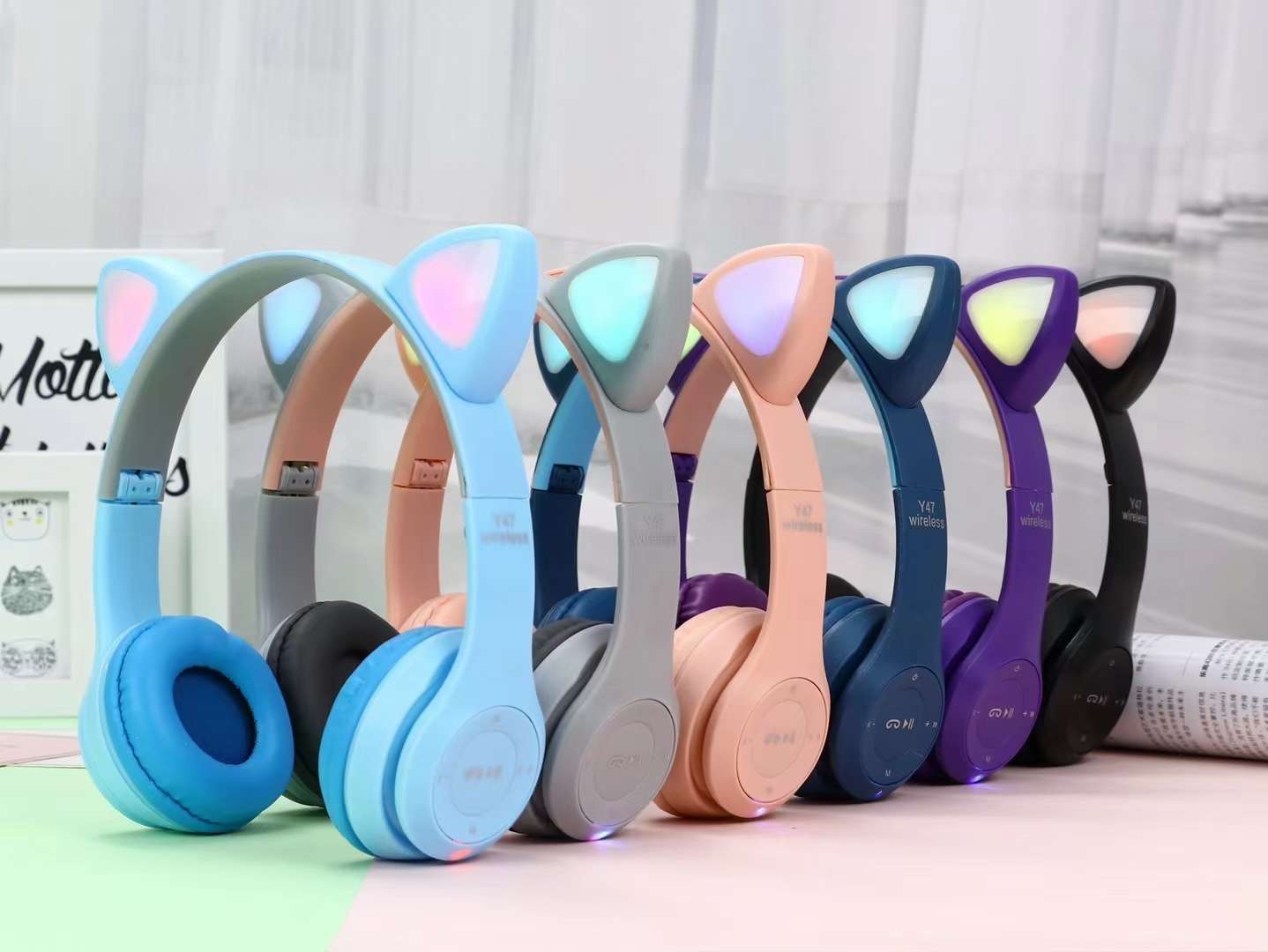 Guangdong Suoge Bluetooth Headphones Series: New cross-border cat ear over-ear Bluetooth headphones, light-emitting wireless Bluetooth voice headphones details Picture