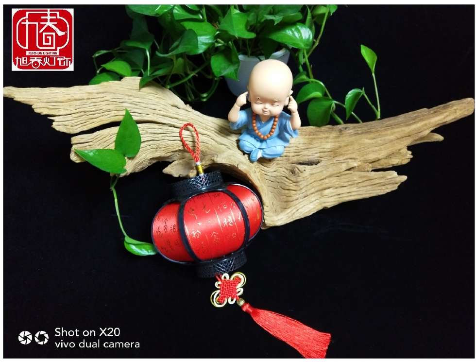Children wear Hanfu and hold glowing lanterns for the Lantern Festival. Children carry lanterns on the 15th day of the first lunar month Specification drawing