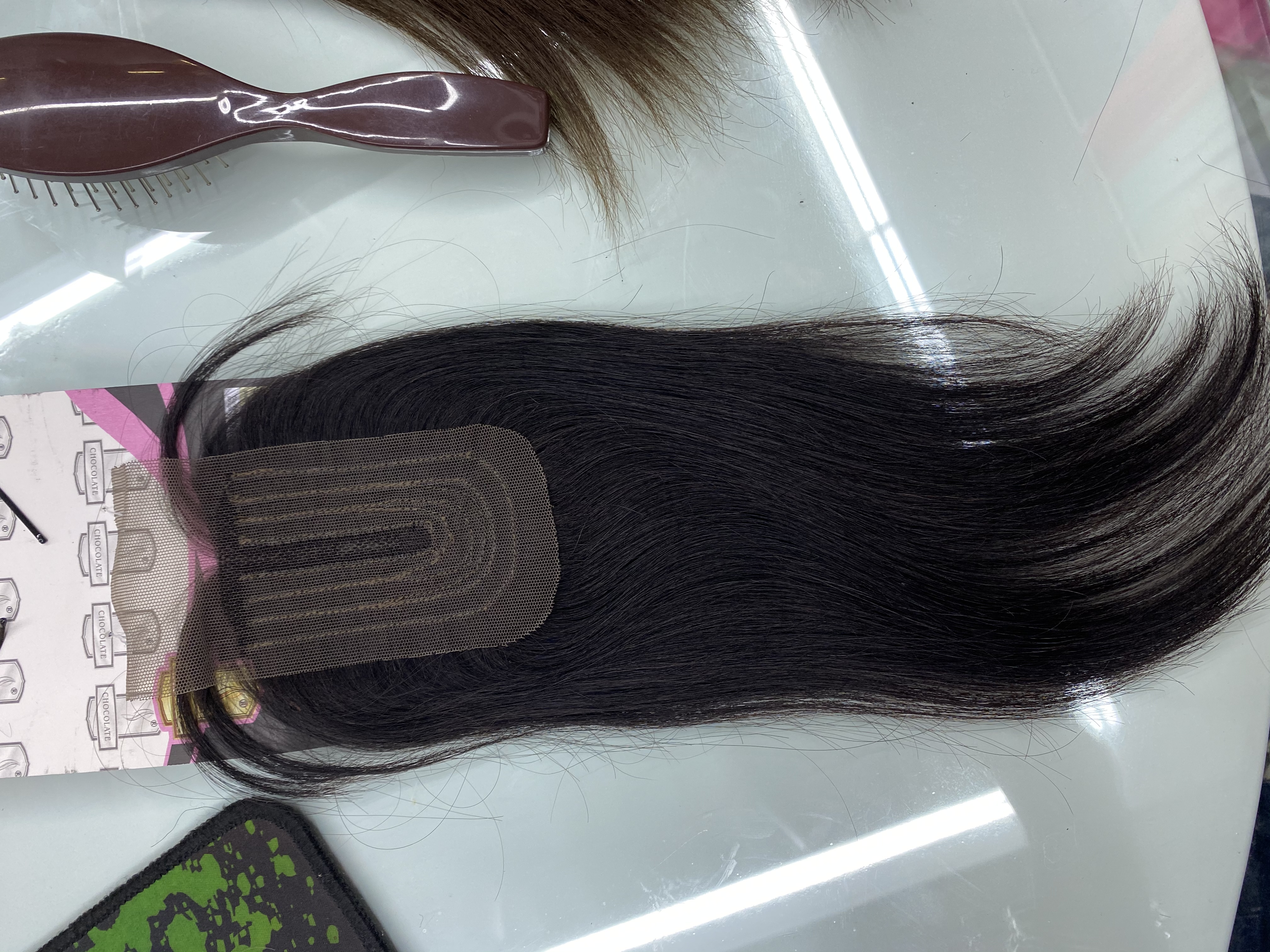 Hair clip on the top of the head Item Picture