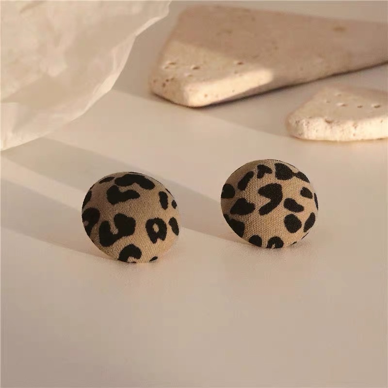 Simple design round leopard print trendy and personalized stud earrings for spring, summer, autumn and winter Specification image