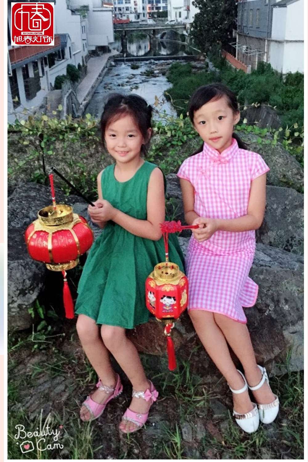 On the Lantern Festival of 2021, children carried lanterns and decorated with lanterns on the 15th day of the first lunar month Application Scenario