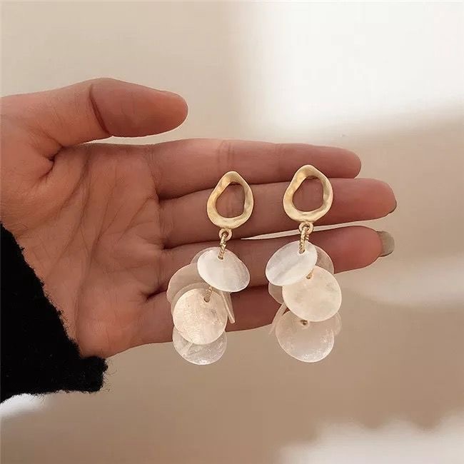 Earrings shell fringe long earrings ins studs the latest Korean version of niche earrings female temperament network red earrings