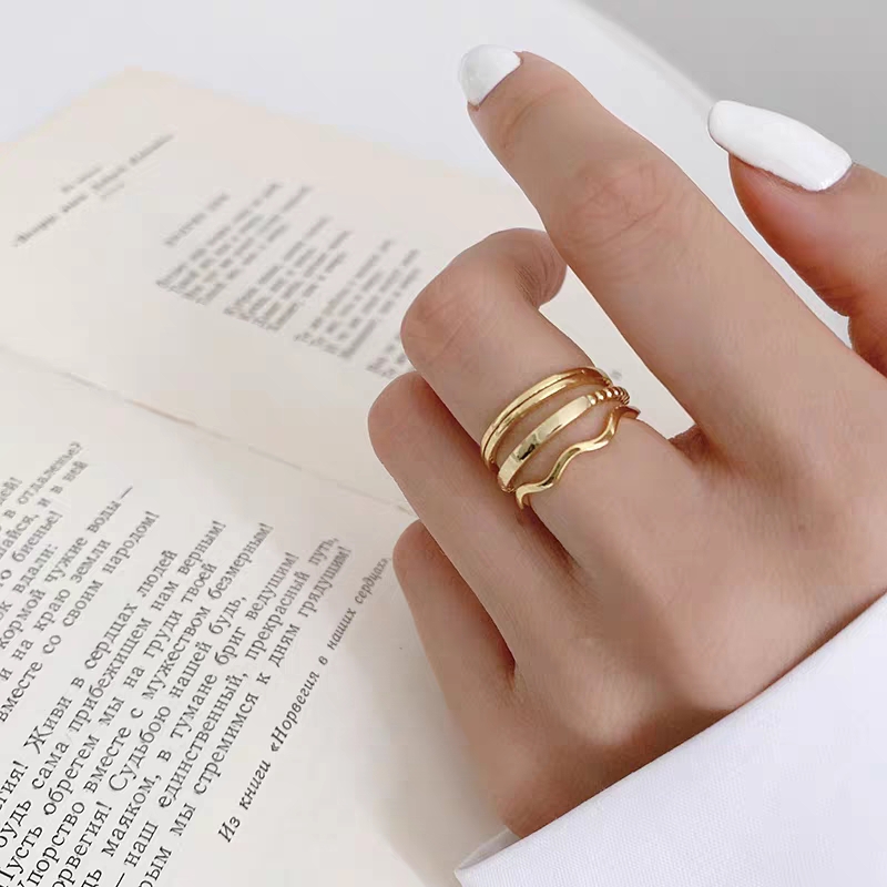 A fashionable women's ring with a thin gold ring and a plain design, combined with a simple silver ring Item Picture