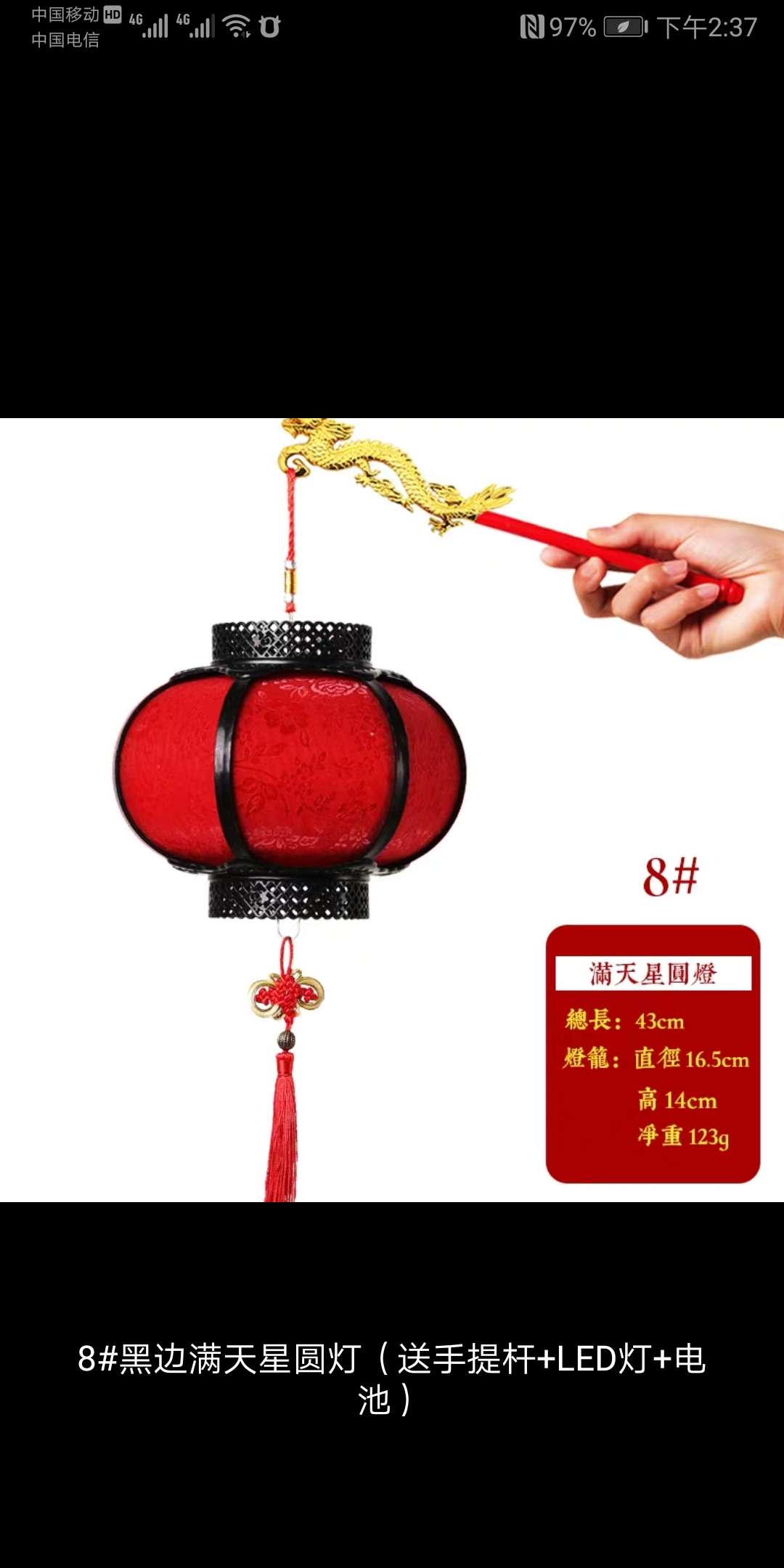 Children wore Hanfu and held palace lanterns, which shone brightly. On the Lantern Festival of 2021, children carried lanterns and New Year's lanterns Application Scenario